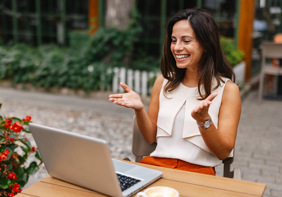 A Shopify expert collaborates on screen call outside in the garden.